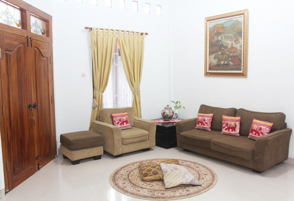Griya Kedasih Guesthouse 日惹 外观 照片